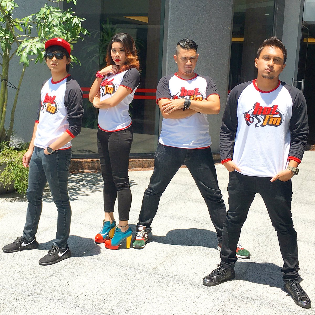 DeenMadian's tweet photo. Kami berempat masih steady untuk anda di @hotfm976 https://t.co/R5zHAVVIBo