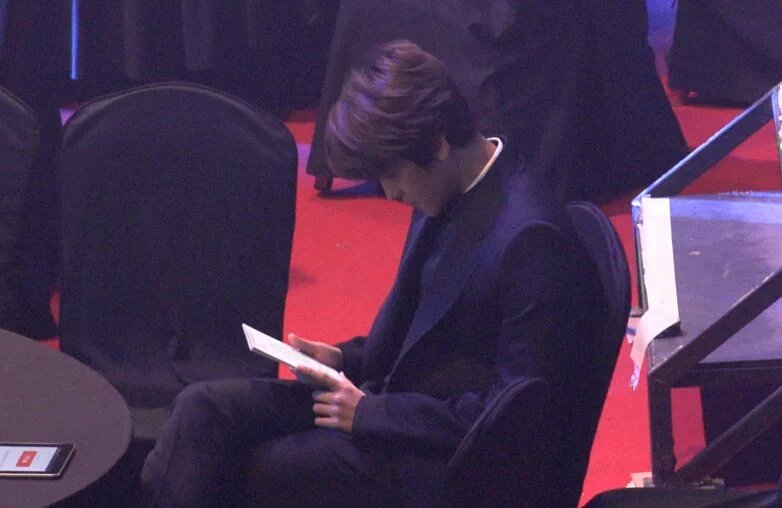 delusion_BH's tweet photo. 변팀장님 휴일에 내일 (좆같은)출근이라고 현타느끼면서 입사 n년째 매 휴일 점심때부터 회사가기싫다며 개인SNS에 올리는거 보고싶다.. 출근해서 봤더니 뭘 열심히 보는거 슬쩍보면 이런거나 검색해보고있음 좋겠다. https://t.co/VkcdFey90X