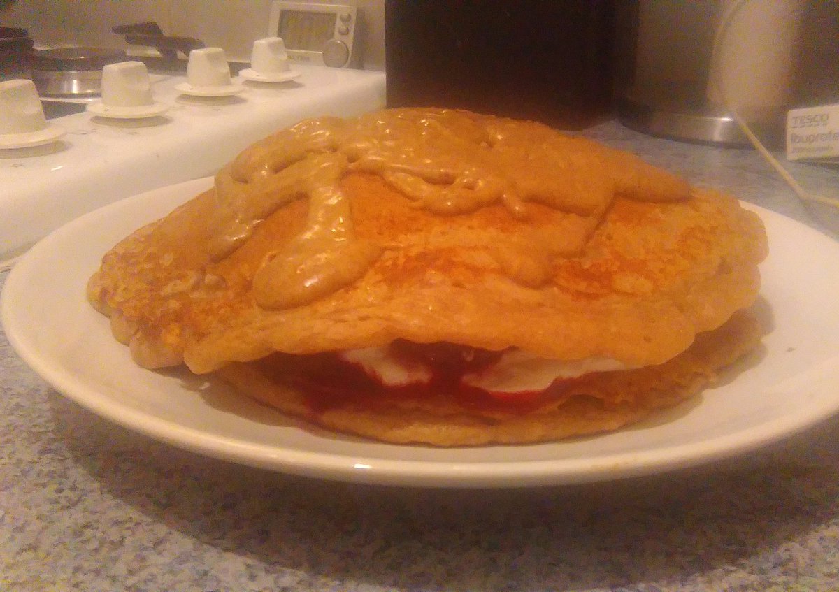 Dvboy76's tweet photo. My 1st attempt at @Protein_Chef's @MuscleMousse pancakes! A success! 😋 #BBWTransform #MuscleMousse #ProteinChef https://t.co/PQWlzFBUz4