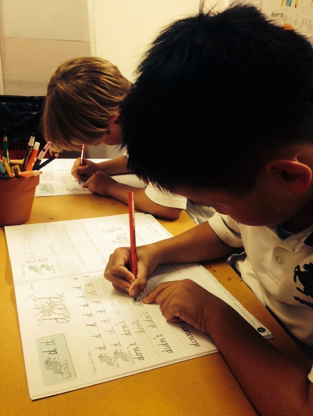 2cJshorland's tweet image. Handwriting- a dying art or is it? #notin2C #finemotorcontrol #developingstyle