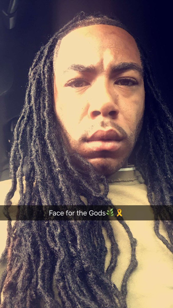 TirelleS's tweet photo. Model material #streetkidd #facestructure #dreads #flawless #nola⚜🙌🏿🙇🏾 https://t.co/TkDgzRcYd6