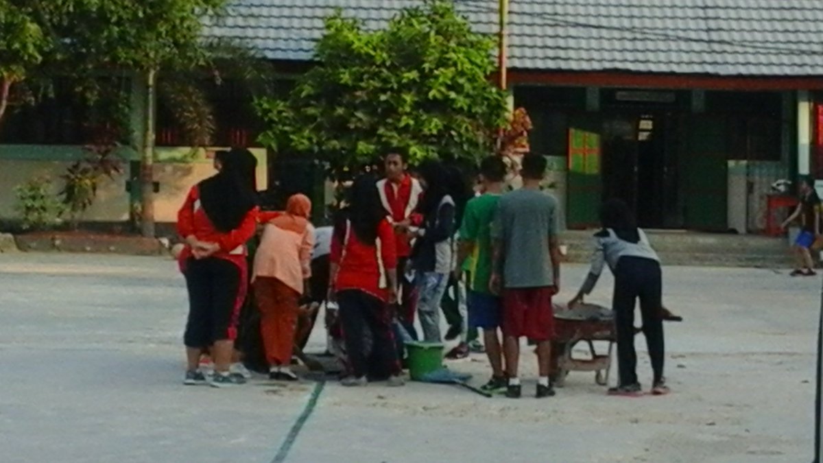 PMR menerapkan perilaku hidup bersih dan sehat #PMRday #SavePMI Sahkan #RUUKepalangmerahan <a href="/DPR_RI/">DPR RI</a> <a href="/jokowi/">Joko Widodo</a>