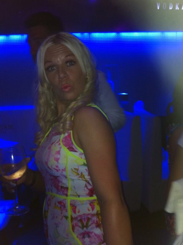 AmourEncore's tweet photo. Happy birthday to this crazy ass bird @LouandWez 😘😘 have a fab day! Love u lots xxx https://t.co/ytYYf2cnTV