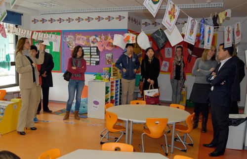 DiplomatinSpain's tweet photo. El #Endaze British Int'l School abre sus puertas a los lectores de @DiplomatinSpain:  https://t.co/bIibmL5oN7 https://t.co/l2W3NQGBXN
