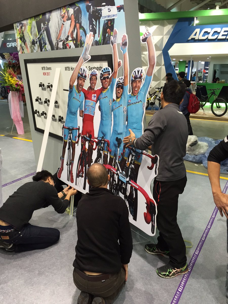 The behind the scene teamwork that you' ve never seen <a href="/FabioAru1/">Fabio Aru</a> #taipeicycleshow