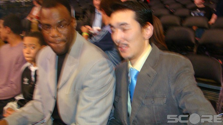 EddieScore's tweet photo. Дэвид Робинсонтой хамт #AllStar2011 #GoodOldTimes
PS: нэг муу Итали нөхөр ингэж дарж өгсийн :P https://t.co/iPEFe1IpfD