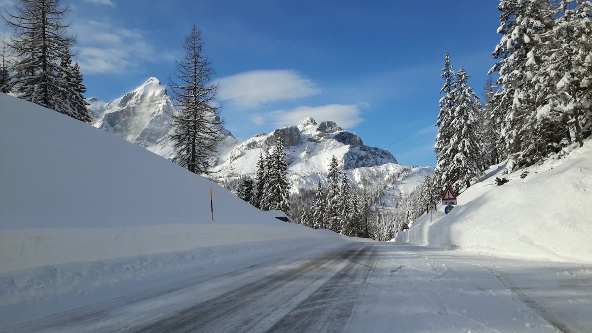 DolomitesUNESCO's tweet photo. #diretta #PassoStaulanza oggi saremo nel Sistema 1 '#Pelmo Croda da Lago' x educ tour #Dolomiti #UNESCO! https://t.co/5pkjSa8AOF