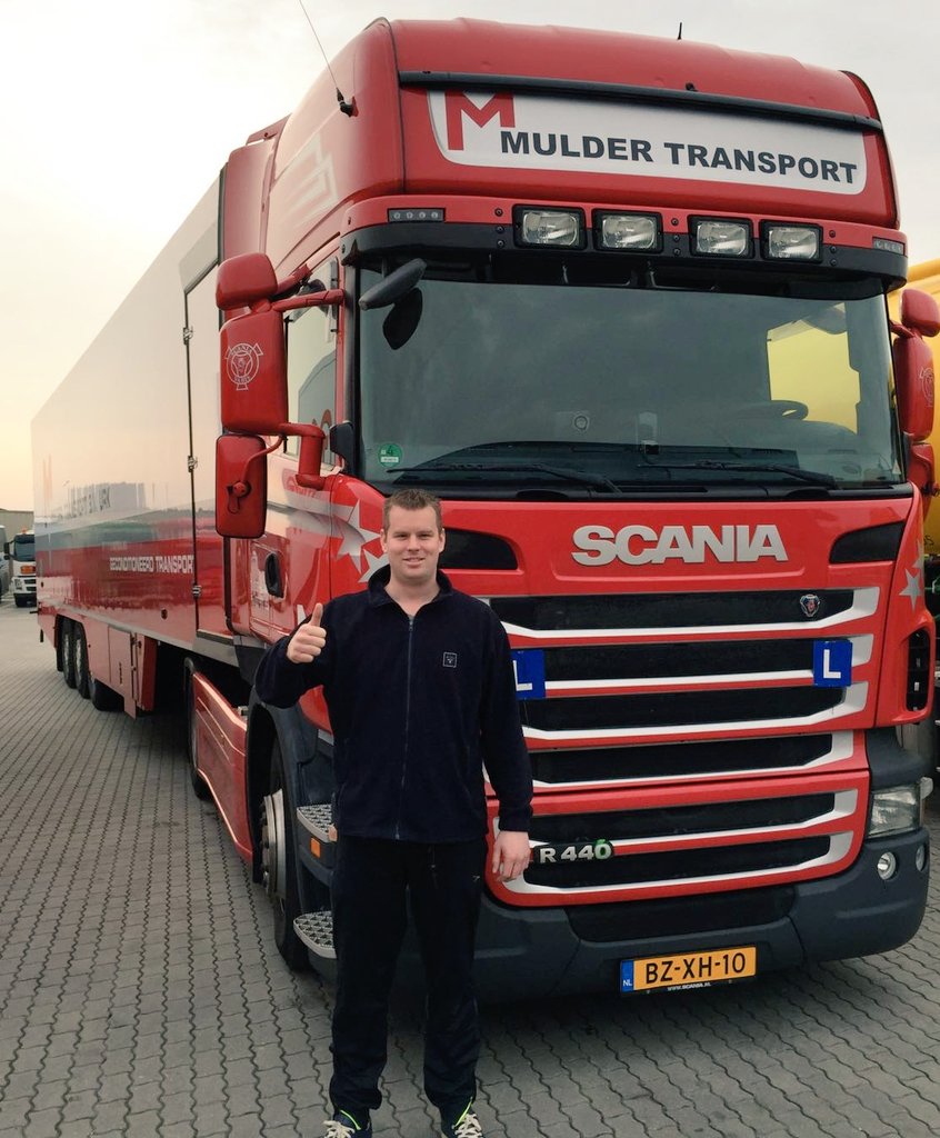 Hoppa! <a href="/de_urker/">riekelt de boer</a> in één keer geslaagd voor rijbewijs CE. Van harte!