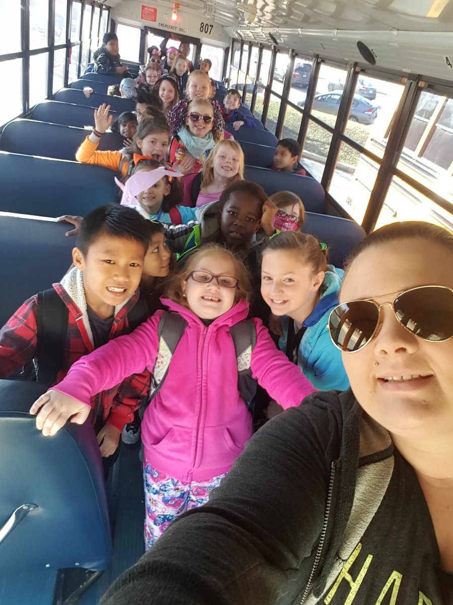 ssmom87's tweet photo. @OBrienBusDC wacky tacky tuesday for my elementary school!! They look great!! https://t.co/kF2WTMLnec