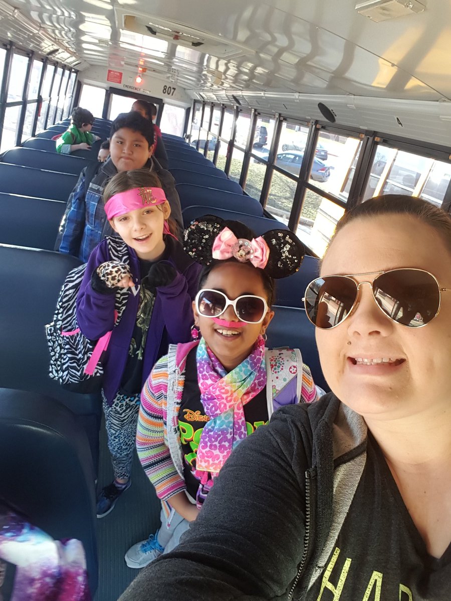 ssmom87's tweet photo. @OBrienBusDC wacky tacky tuesday for my elementary school!! They look great!! https://t.co/kF2WTMLnec