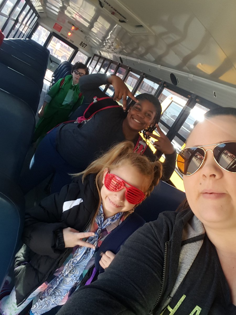 ssmom87's tweet photo. @OBrienBusDC wacky tacky tuesday for my elementary school!! They look great!! https://t.co/kF2WTMLnec