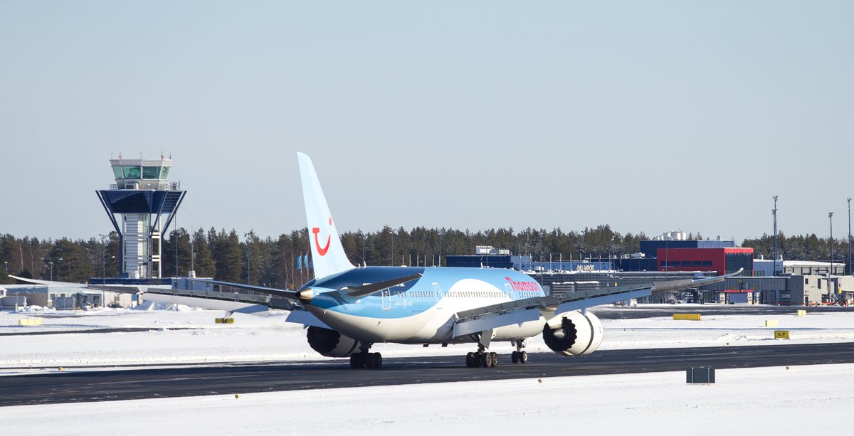Finavia's tweet photo. #Dreamliner visited the first time at #Oulu #airport. What a beauty! #avgeek https://t.co/n5ucbaYcEx