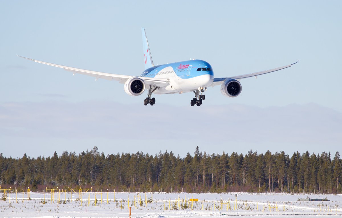 Finavia's tweet photo. #Dreamliner visited the first time at #Oulu #airport. What a beauty! #avgeek https://t.co/n5ucbaYcEx