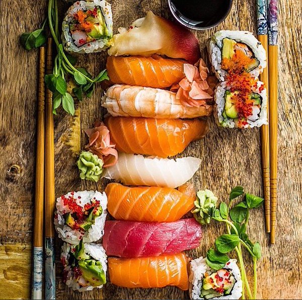 ItsFoodPics's tweet photo. Sushi https://t.co/eed69RIkeA