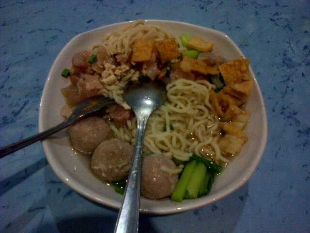 Kangen-kangenan di mie bakso legend di Bdg <a href="/mietegallega/">Mie Tegallega</a> bareng @GaleriUKMBdg <a href="/deth_ltd/">deth ltd</a> <a href="/kenfauzy/">Ken Fauzy</a> <a href="/gatotadriansyah/">Gatot_Adri</a>