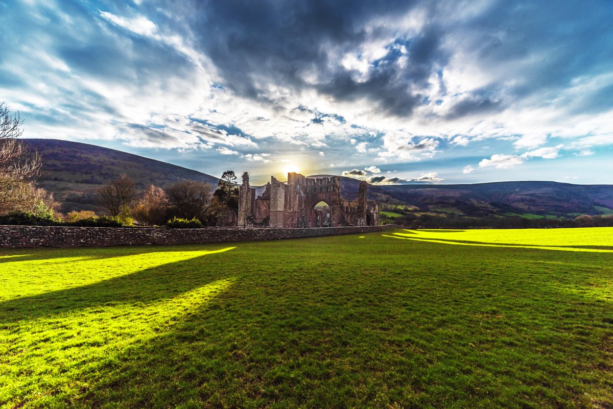 McCarthyKarl's tweet photo. One more pic of Llanthony Priory - Beautiful part of the #Beacons
@PrioryLlanthony @visitwales @ruthwignall @cadw https://t.co/gVNnoQmMYA