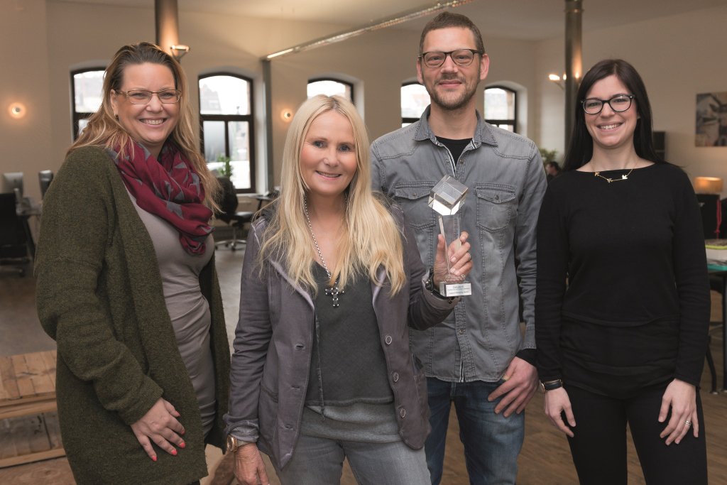 LingnerGmbH's tweet photo. News - News - News
 Lingner Marketing gewinnt deutschen Agenturpreis  in der Kategorie B2B 
 https://t.co/tHBzQYmjPF https://t.co/7mjgMbV7k0