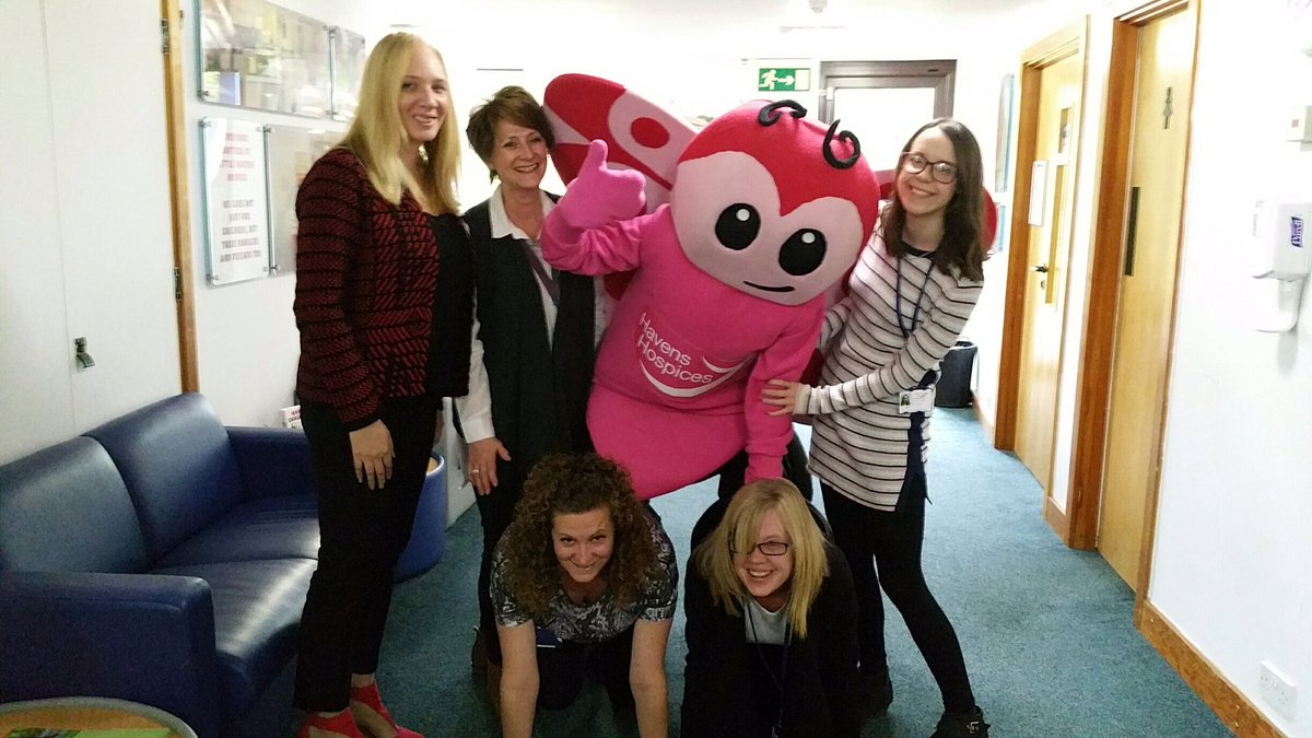 feedmeclothes's tweet photo. @HavensHospices #BetsySelfie! https://t.co/nnlMOjQT9E