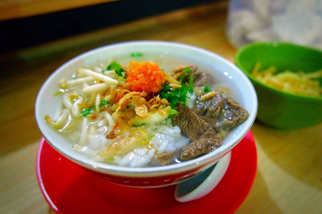 ameliaprimarini's tweet photo. Nyicip #soto seger di salah satu los dlm #pasar #cihapit .. Seger .. #food #kuliner #bandung #pasartradisional #nice https://t.co/XN57qJJN6n