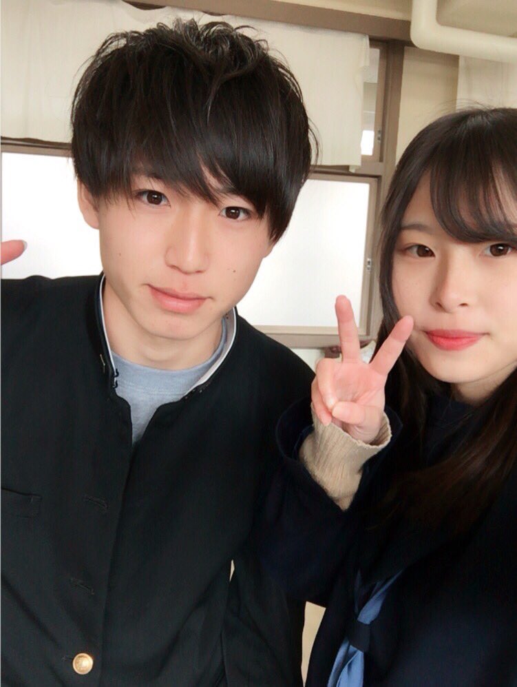 mm_radwimps's tweet photo. 卒業、、
題名｢同じ学年に妹いました♥｣
ていうのは置いといて荒れそうなやつ集
妹を探せた人は今日から君happy✨✨
…真剣に高南のみんなと過ごせた3年間とてもとても濃くて幸せでした！
またいつか会う日まで、、 
      陽気 https://t.co/qKomHrd5li