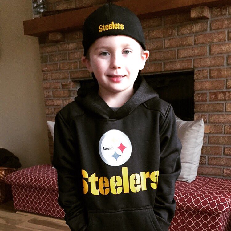 ashly_matzek's tweet photo. Love for his team even in the off season 🏈 #Steelers #SteelersNation #bennettmichael https://t.co/M6mK60Spnd