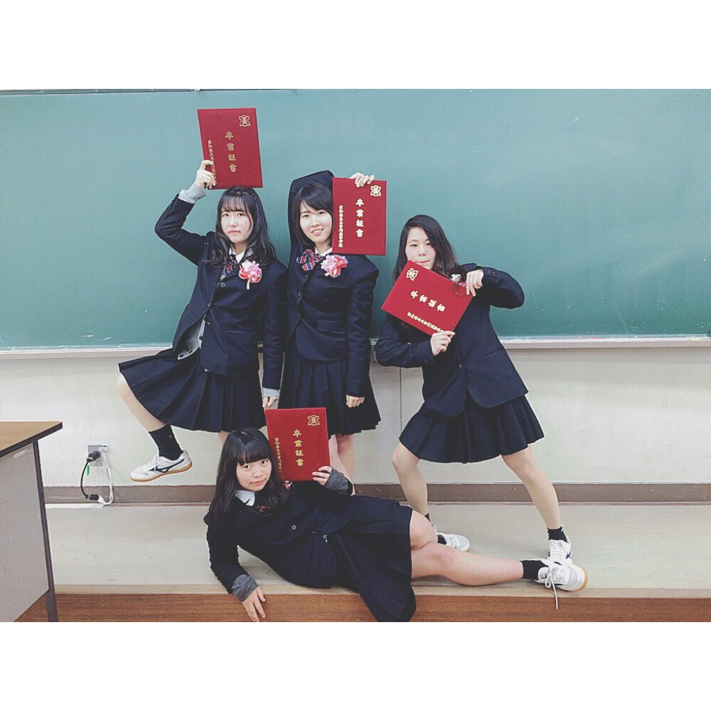 rarisaa_'s tweet photo. 卒業式🌸
3年間でいろんな出会いがありました！
みんなに会えて本当によかった🙂
ありがとうございました！ https://t.co/TWJBBWXWL1