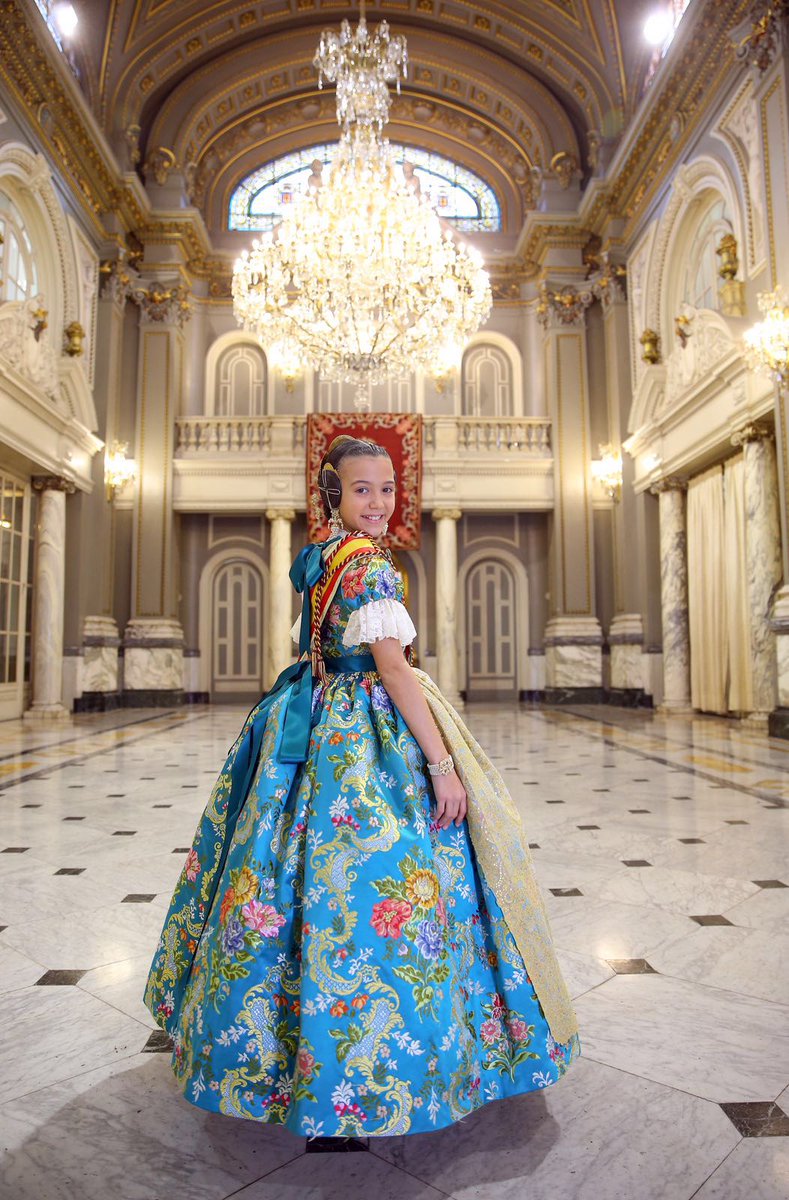 Hui es l'aniversari de nostra Fallera Major Infantil!
Moltes felicitats Sofía!