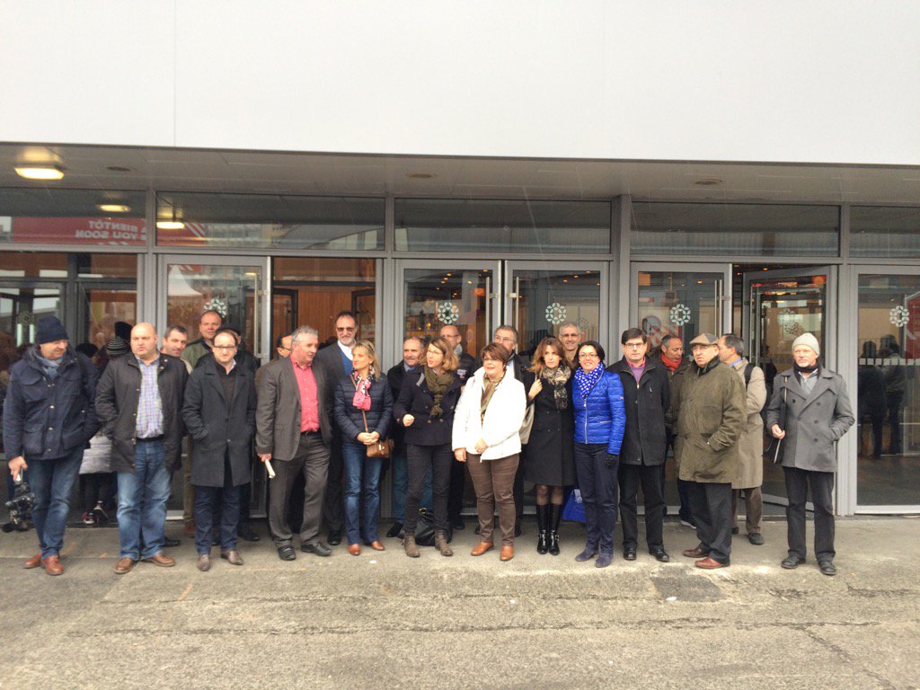 departement86's tweet photo. #SIA2016 La délégation #vienne86 arrivée au Salon de l'agriculture. Soutien aux éleveurs et producteurs #ruralité https://t.co/uLqAMcfTij