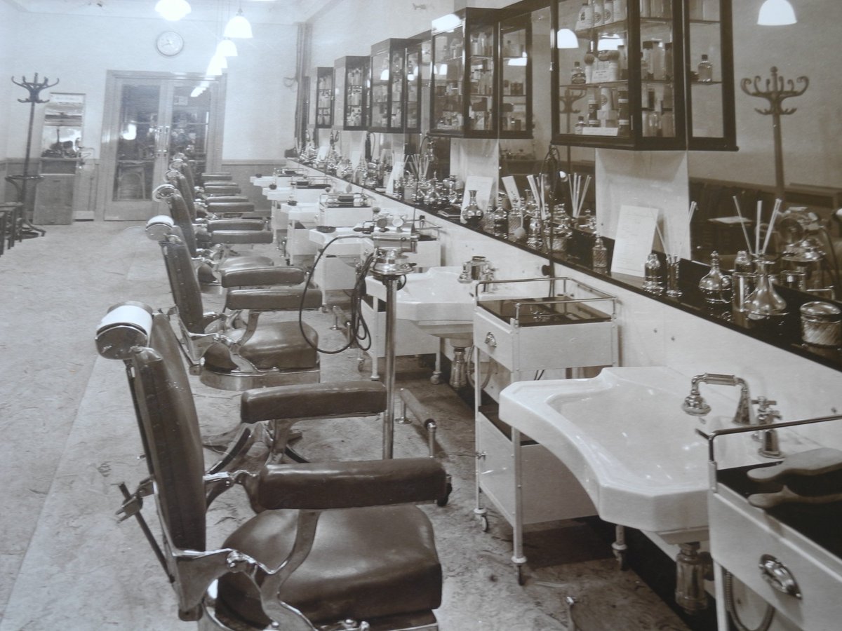 thamesfacing's tweet photo. The RAC Department store in #Woolwich views from the past - the hairdressing salon https://t.co/Hp0GksaUNl