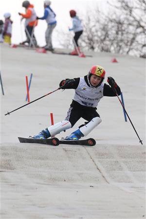 SnowsportSouth's tweet photo. Berkshire Race Squad hosted their first school race on 27th Feb 2016. There were nearly 60 participants! #skiing https://t.co/SRCdBc7CRa