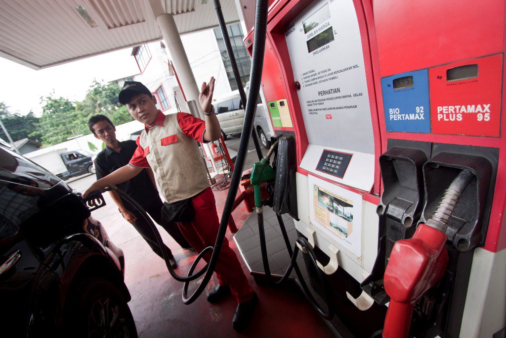 Metro_TV's tweet photo. [Populer] Hari Ini, Harga Pertamax Turun Rp200/Liter https://t.co/68cRND2slj https://t.co/vKZyUzomev