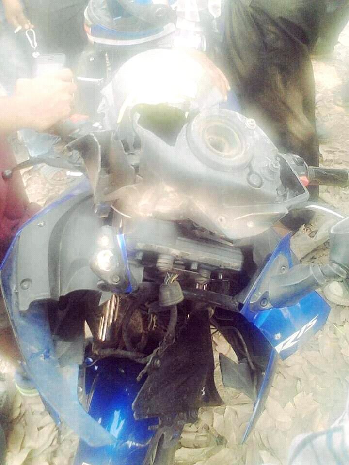 LonlyResham's tweet photo. Bikeले Bikeलाइ टक्कर
दिदा #R-15को यो हालत..
मान्छेलाइ भने नर्मल चोट मात्र
#ManiGram #ButwaL https://t.co/0GrSGcZ18L