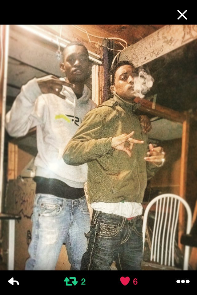 Moneyy_Fien's tweet photo. My lil bro really gone. Dis shit crazy It ain't gon be da same witout lil bro in ma ear 24/7 #UrVoiceStuckInMaHead😔👼 https://t.co/rI7jJyBJQ0