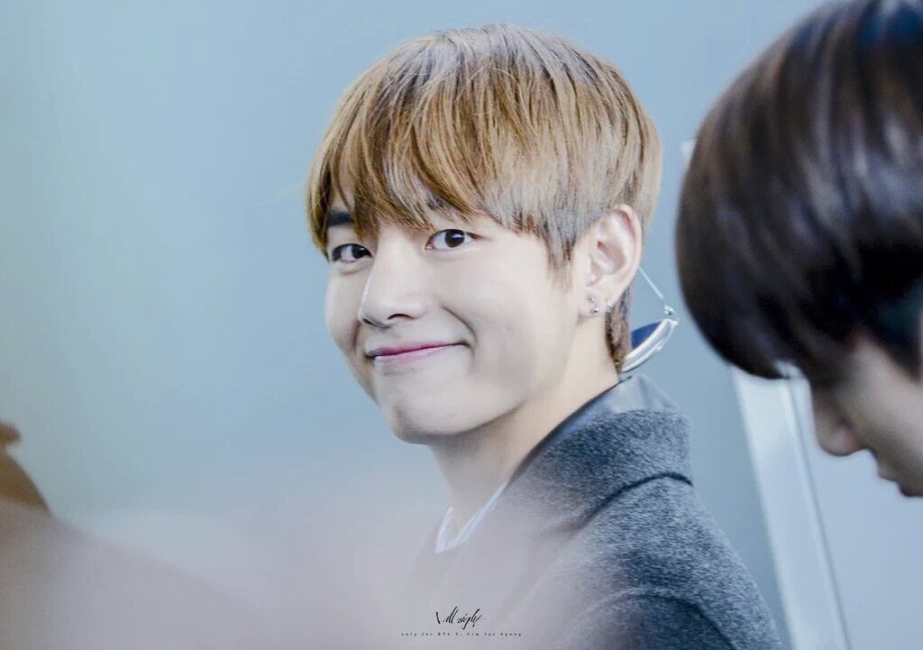 bangtanmyboys's tweet photo. ANGEL TAE๐ #๋ฐฉํ์๋
๋จ #BTS #TAEHYUNG #V #ANGELTAE @BTS_twt https://t.co/OjZtymFQbX
