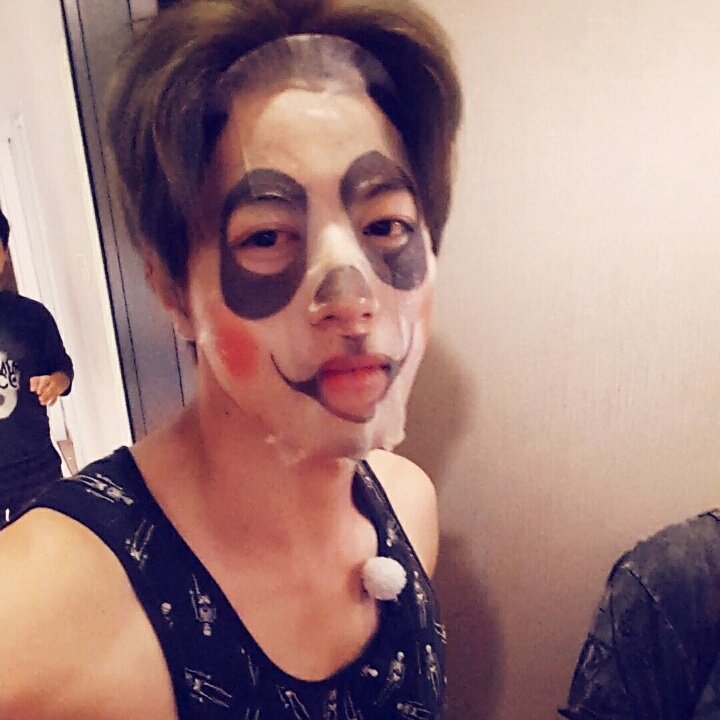 vav_project's tweet photo. #쿵푸팬더? 아니죠 #미남팬더!
#귀요미 #팬더 로 변신한 제이콥! 
어느 촉촉한 밤 #VAV 숙소에서는 무슨 일이?!
3월4일 저녁7시 #MBCMUSIC #VAV프로젝트 #기대해주세요! https://t.co/7KXR4OzeOm