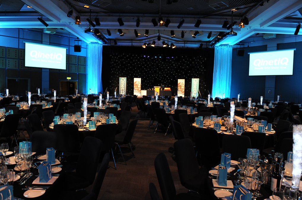 EAS STUDENTS: Come along tomorrow to be in with the chance to get your hands on tickets to the <a href="/mid_eng_dinner/">Midlands Eng Dinner</a>! #JLR