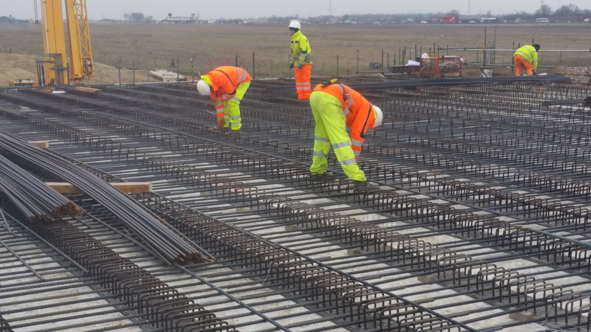 Startrightrebar's tweet photo. Houghton brook slab underway # houghtonregis#startrightrebar #start right reinforcement #start right finish right https://t.co/qCLlOJDdK0