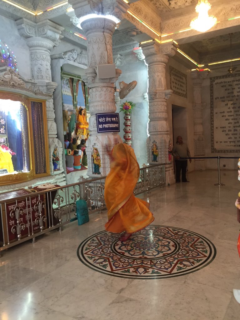 MeBhavya's tweet photo. Vrindavan and its #Krishna Bhakti. Krishna Devotees dance while chanting #HareKrishnaHareKrishna #premtemple https://t.co/BAJOrAPt73