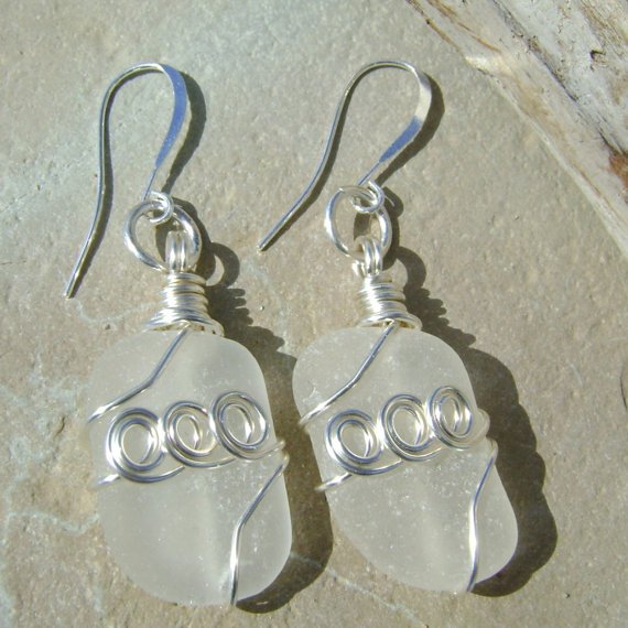 BeachtreasureD's tweet photo. Sea Glass Earrings: seaglass earrings Jewelry https://t.co/YsNYqPjoAp #Madebyhandbot #freeshipping https://t.co/8WQ60ymKw1