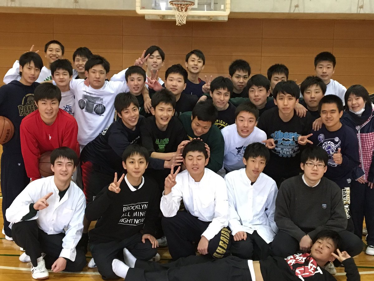 長崎県立長崎鶴洋高校を無事卒業することができました。 今までお世話