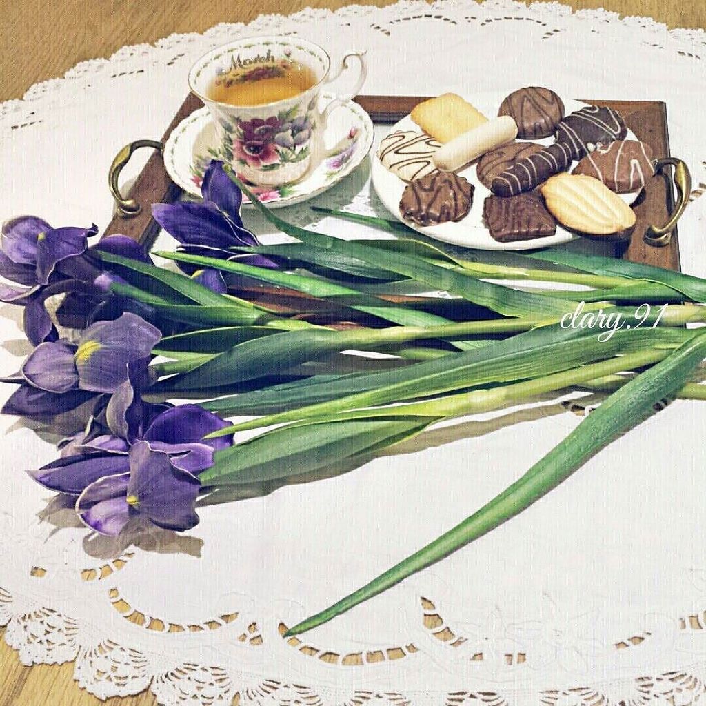 clara_consoli's tweet photo. Hello March! ☕🍪🌹🌻🌼 #hellomarch #springiscoming #tea #teapot #teacup #teatime #china #bonec… https://t.co/ubhz9EPaHK https://t.co/lonZaUzsiV