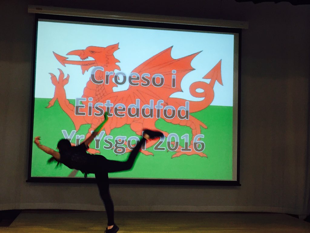 Yr7NewportHigh's tweet photo. A great start to the Year 7 Eisteddfod! Da iawn Nikitta - 7JA - Olwen! @NewportH @NhsCymraeg https://t.co/6SNIkPgTvq