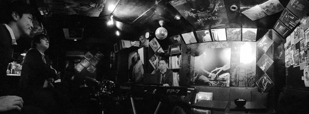 雰囲気の良いバーで2時間のピアノソロライブ無事に終了。まさかの、DVDになるという展開に。満員で良かった。 
