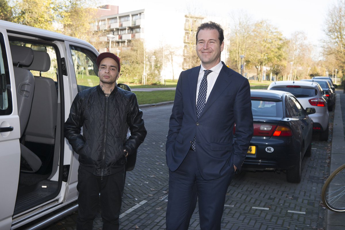aanpakJWL's tweet photo. Gefeliciteerd Kyle! nu mbo-2, op naar mbo-3 @Burgerking hier een herinnering aan bezoek @LodewijkA @streetpro_info https://t.co/3qPzUFPGUq