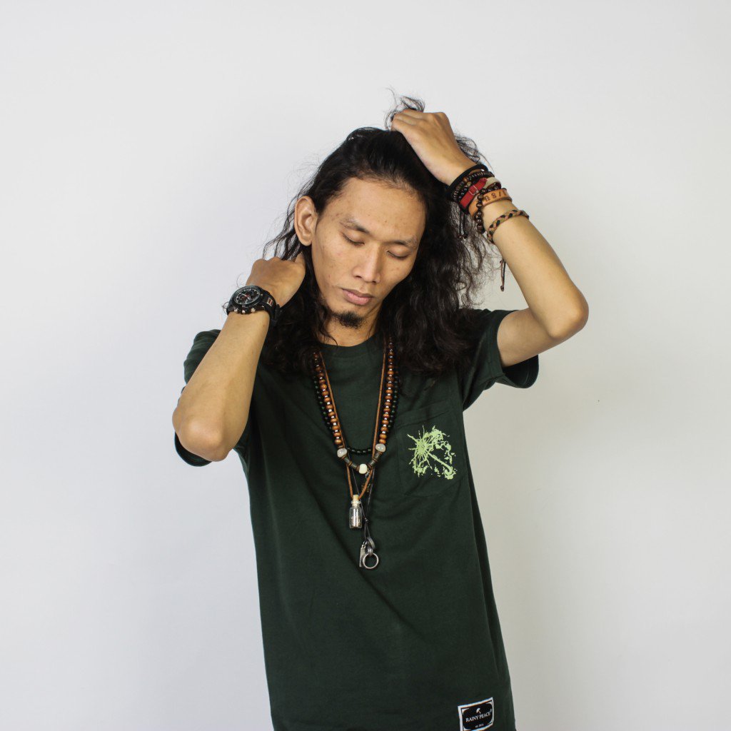 RENAISM (Dark Green) tshirt - Size  L - NOW IDR 98K - Order text +6285700040090 / Line : rainypeace_ .