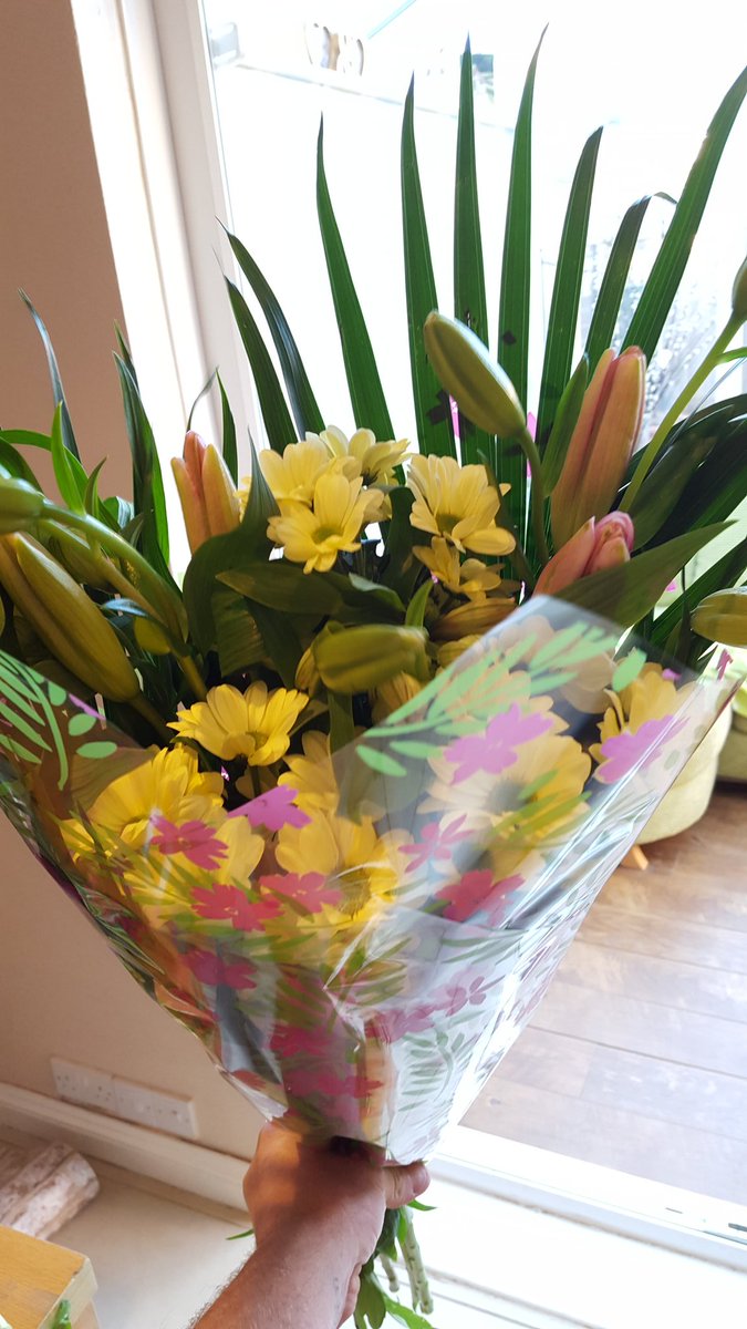 SBPlants's tweet photo. £10 mothers day bouquet https://t.co/Jig6MK642K