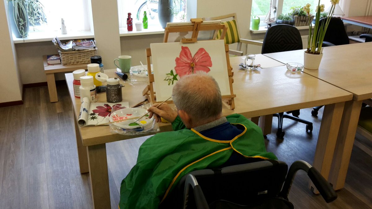 EricaTopGrift's tweet photo. Welzijnsvraag gerealiseerd van 2 bewoners in Elim met behulp van 2 vrijwilligers. Wat heb ik toch leuk werk😀@ znwv https://t.co/eJsjGVtxC4