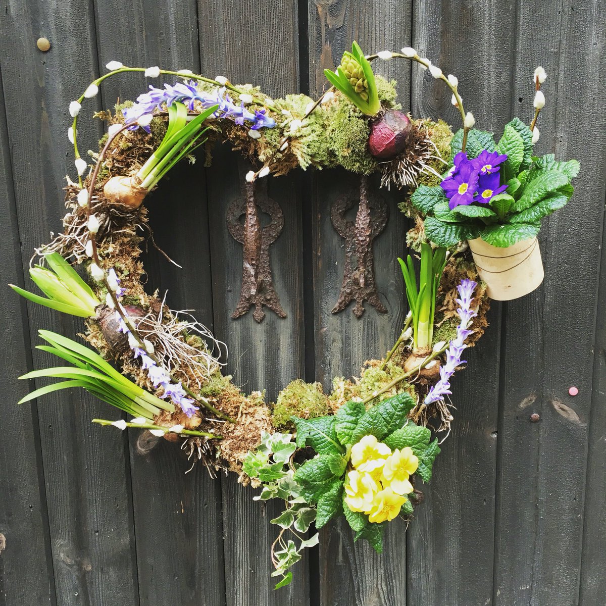 HelenRaymond2's tweet photo. Extravagant Easter workshop Thur 24th March. 10-4 create designs to enjoy £125 inc lunch &amp; all materials https://t.co/3SME7ZRHfL