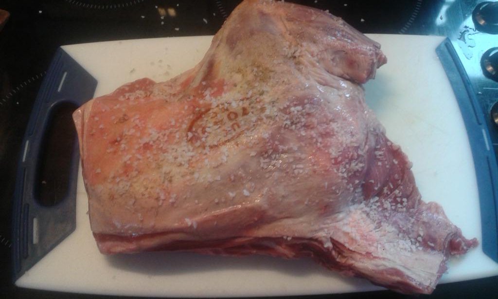 GowerLamb's tweet image. Step 2 of #StDavidsDay meal done. Lamb fried off and in the oven to cook slowly #DyddDewiSantHapus #pulledlamb