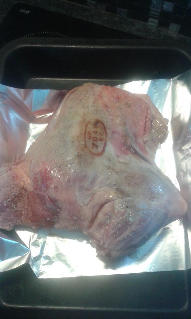 GowerLamb's tweet image. Step 2 of #StDavidsDay meal done. Lamb fried off and in the oven to cook slowly #DyddDewiSantHapus #pulledlamb